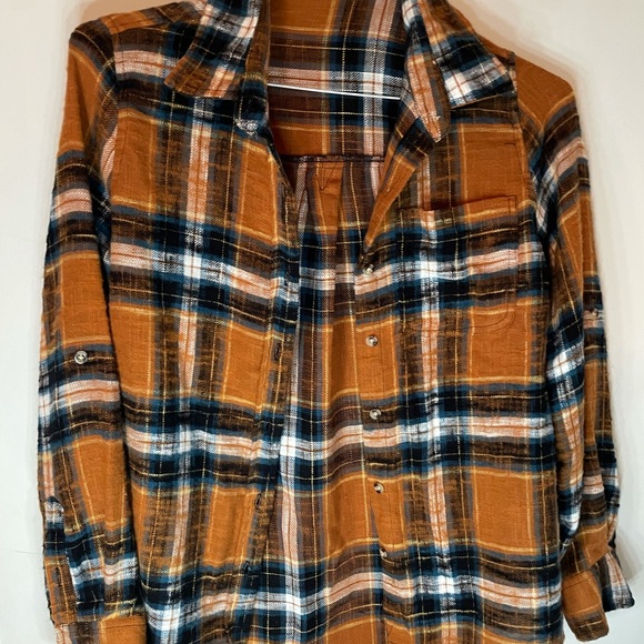 Button down - Picture 1 of 1